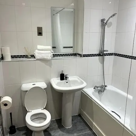 Two Bedrooms Flat In Stratford London Exterior photo