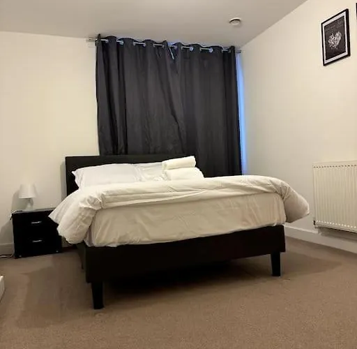 Two Bedrooms Flat In Stratford
